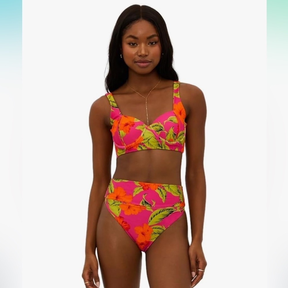 BEACH RIOT BIKINI SET!! - Picture 2 of 16